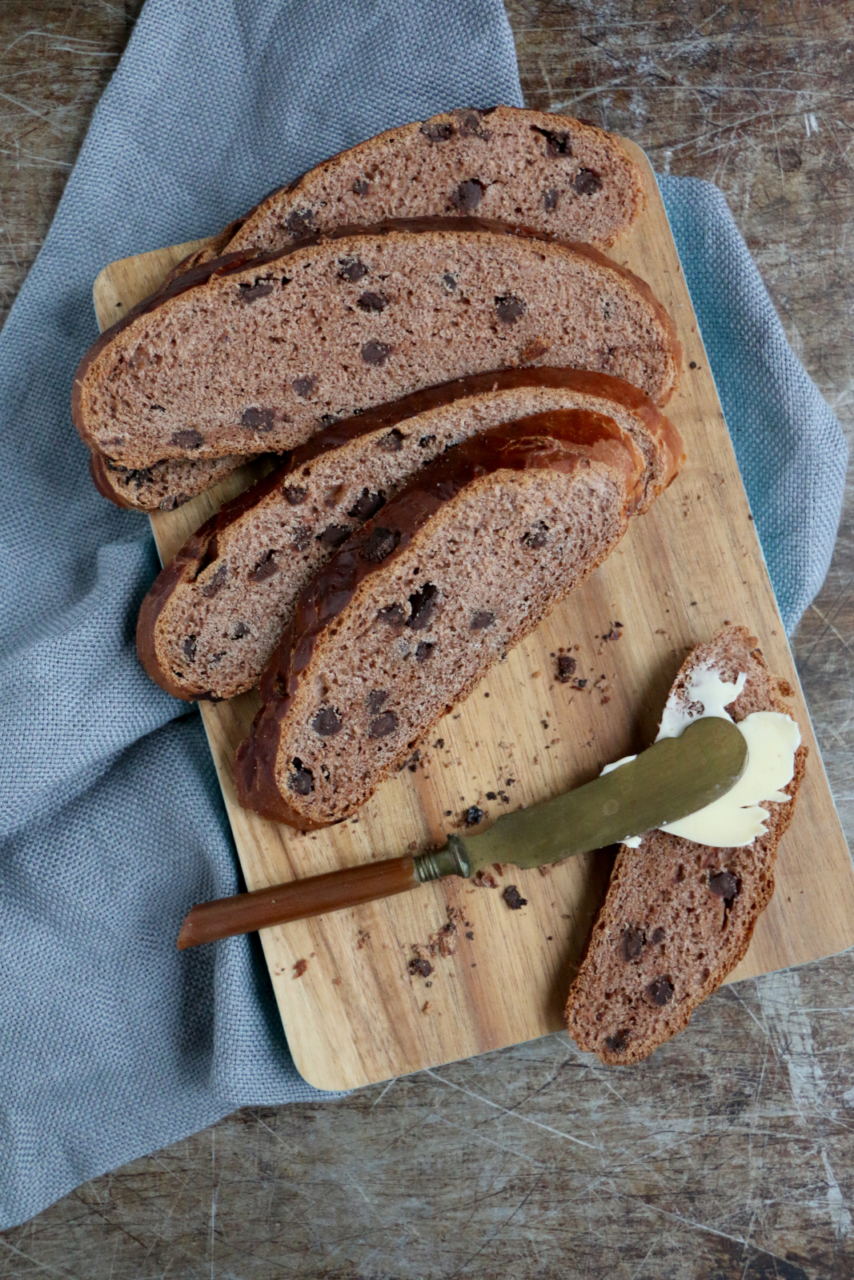 Aufgeschnittenes Schokoladenbrot