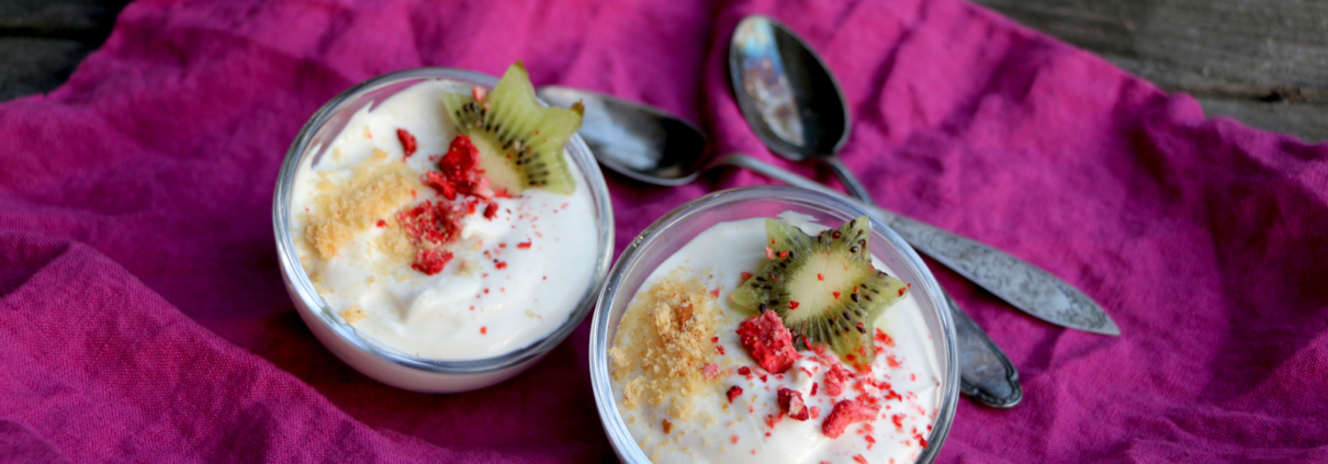 Cheesecake in Gläsern angerichtet