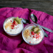 Cheesecake in Gläsern angerichtet