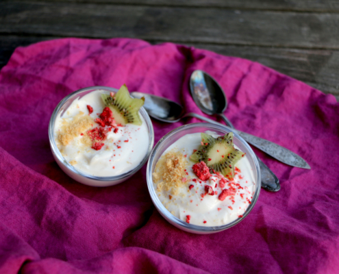 Cheesecake in Gläsern angerichtet