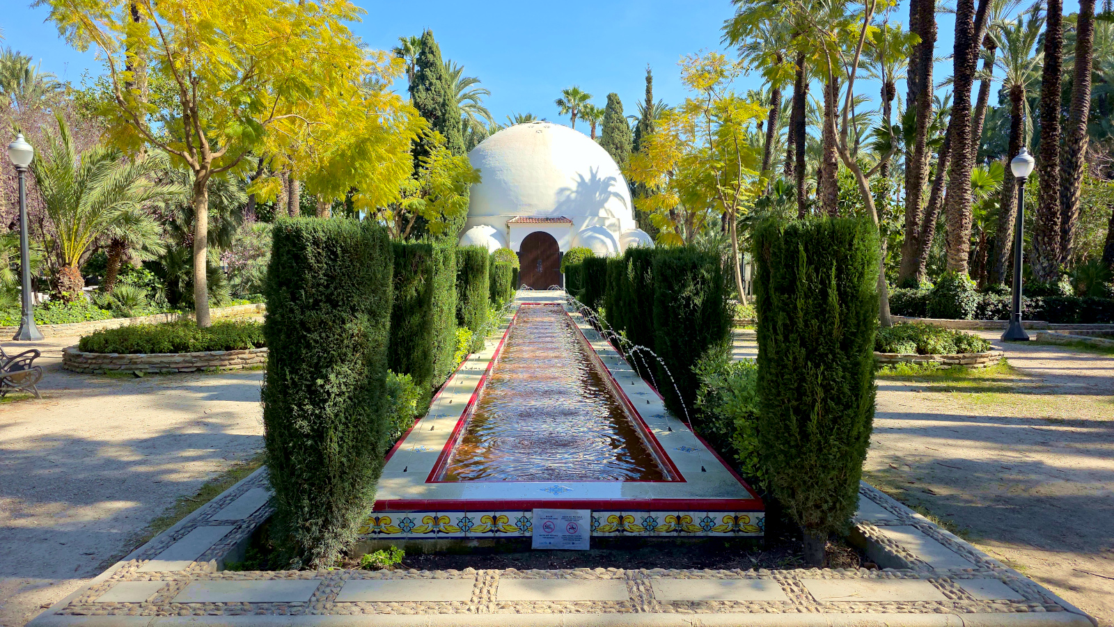 Fuente frente al Templete de la Música