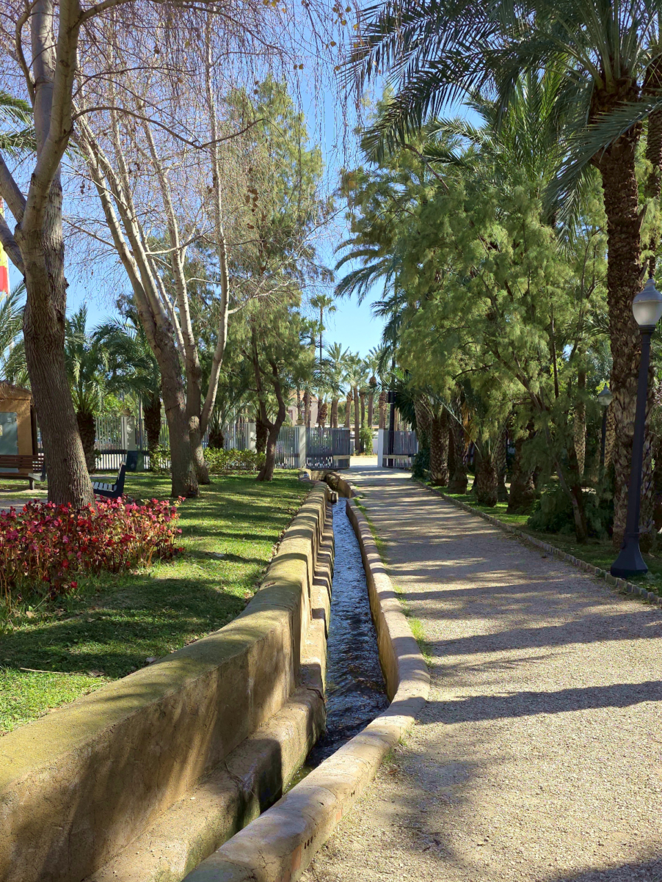 Das maurische Bewässerungssystem - so gedeihen die Palmen.