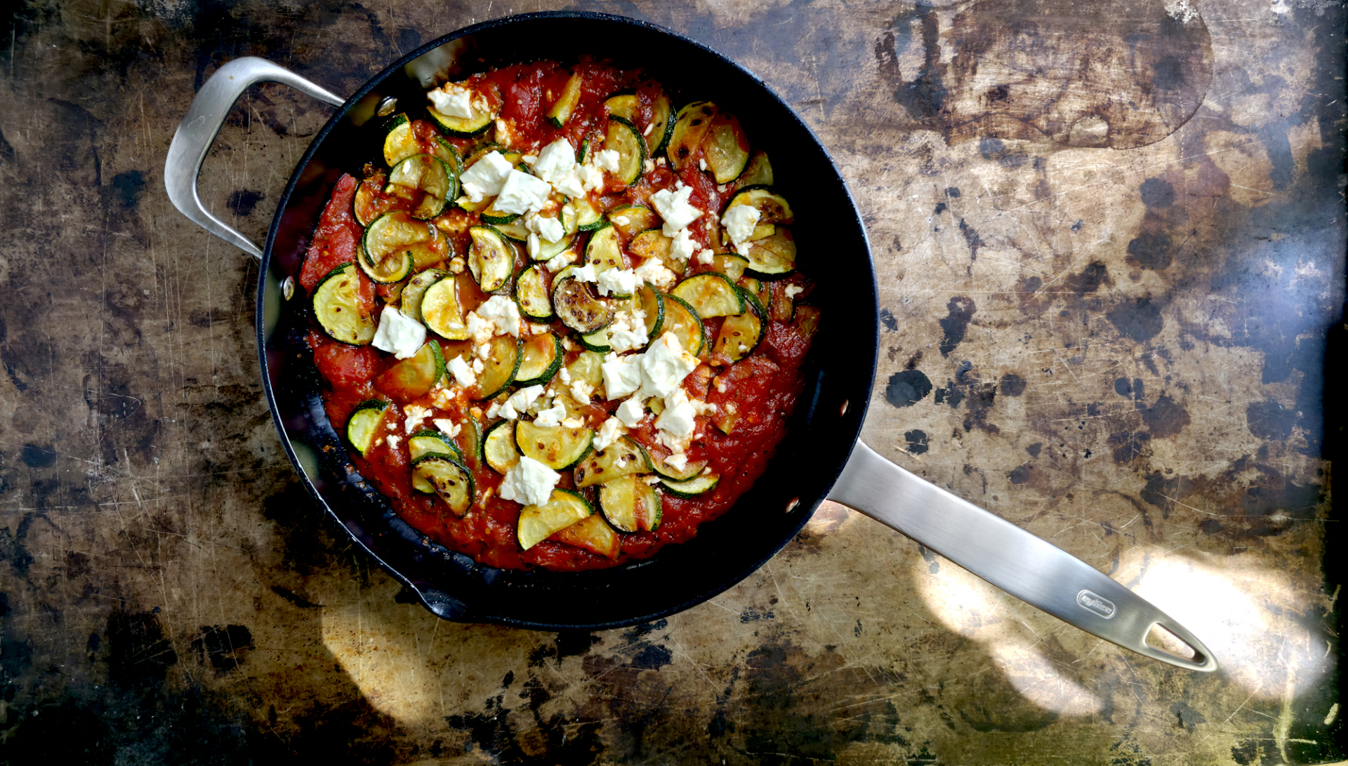 Zucchini Tomaten Pfanne mit Feta