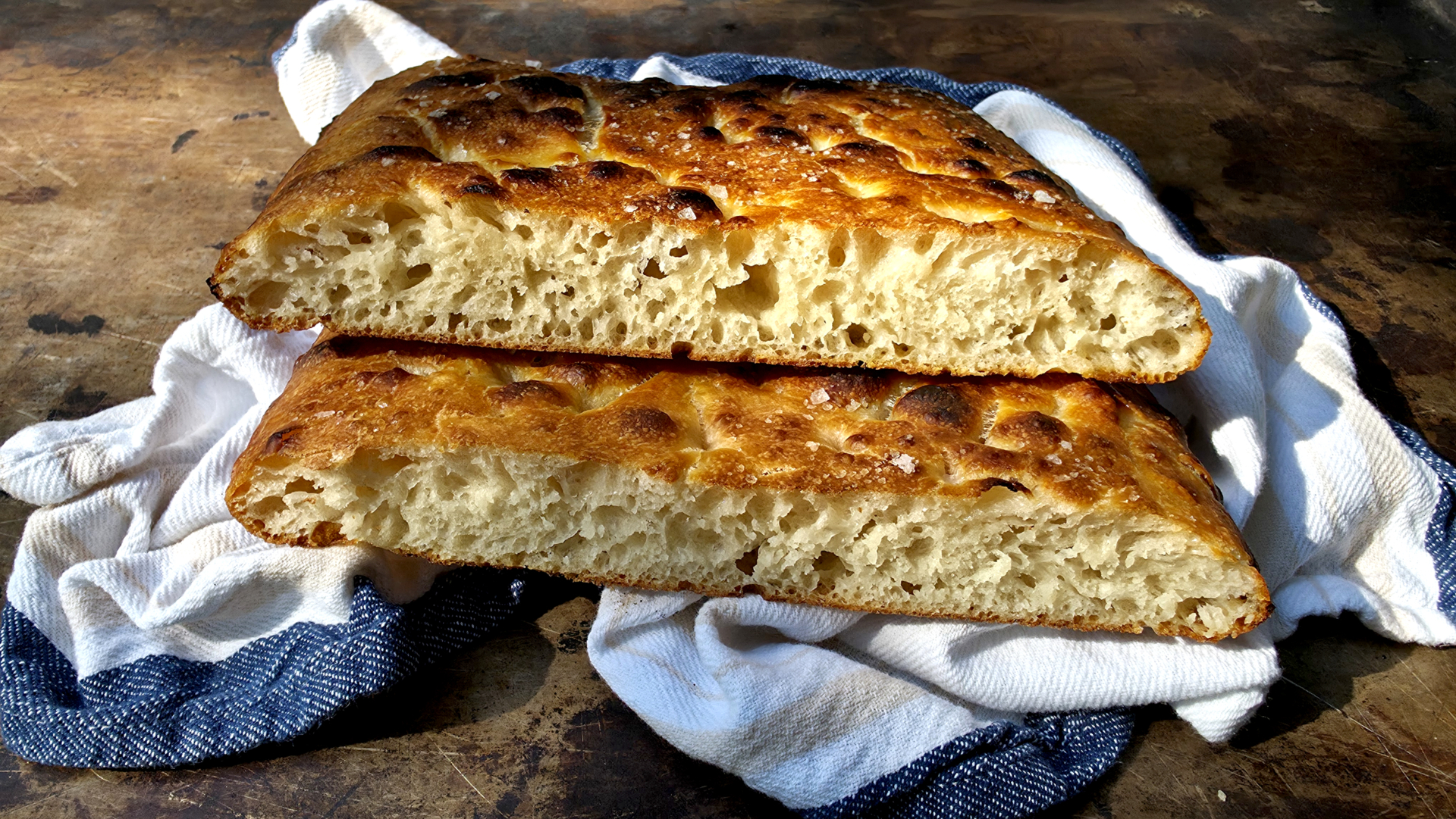 Focaccia mit Übernachtgare im Anschnitt